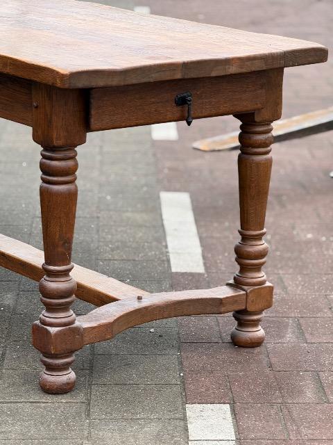 OAK TABLE 