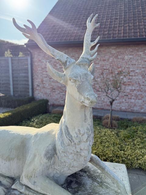 BIG CONCRETE DEER H 172 cm L 3m 