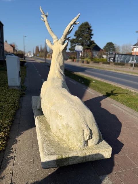 BIG CONCRETE DEER H 172 cm L 3m 